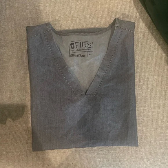 Figs Charcoal Women's V-Neck Scrub Top - Picture 5 of 7